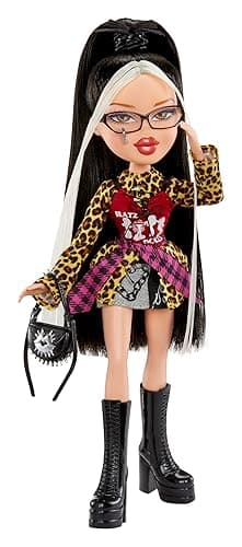 Bratz Stylin' Jade Fashion Doll with Customizable T-Shirt for You and Accessories thumbnail 6