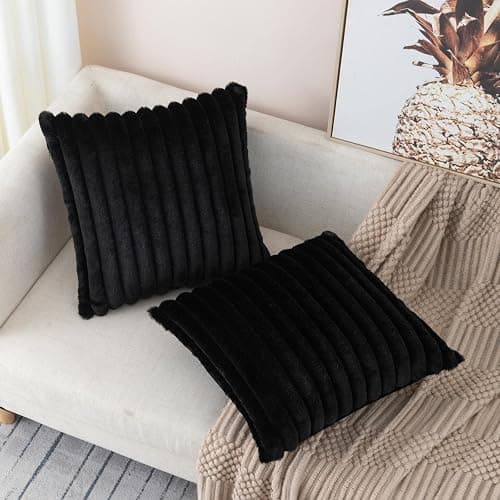 2 throw pillows thumbnail 5