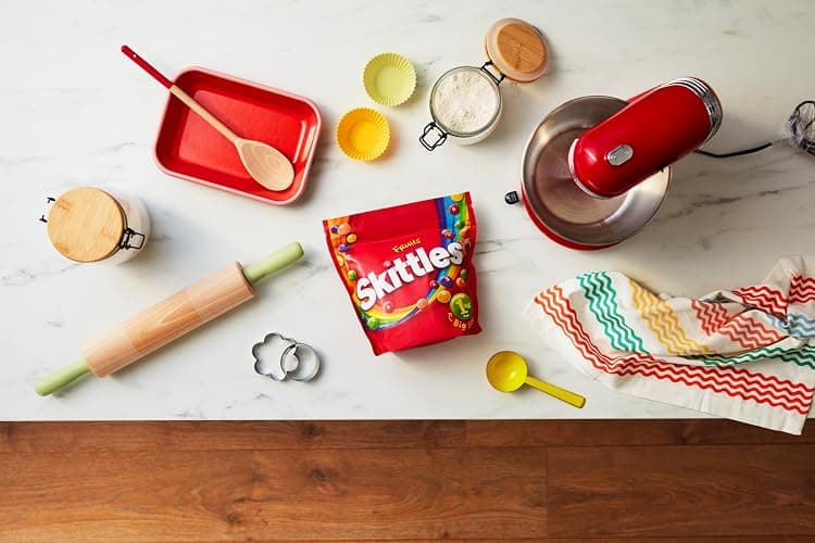 Skittles Sweets Bulk Bag 1kg | Chewy Fruit Flavoured Vegan Candy | Ideal for Sharing, Movie Nights & Party Bags | Family Size Pack thumbnail 6