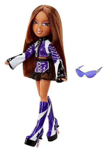 Bratz Scorchin' Yasmin Fashion Doll with Accessories thumbnail 2