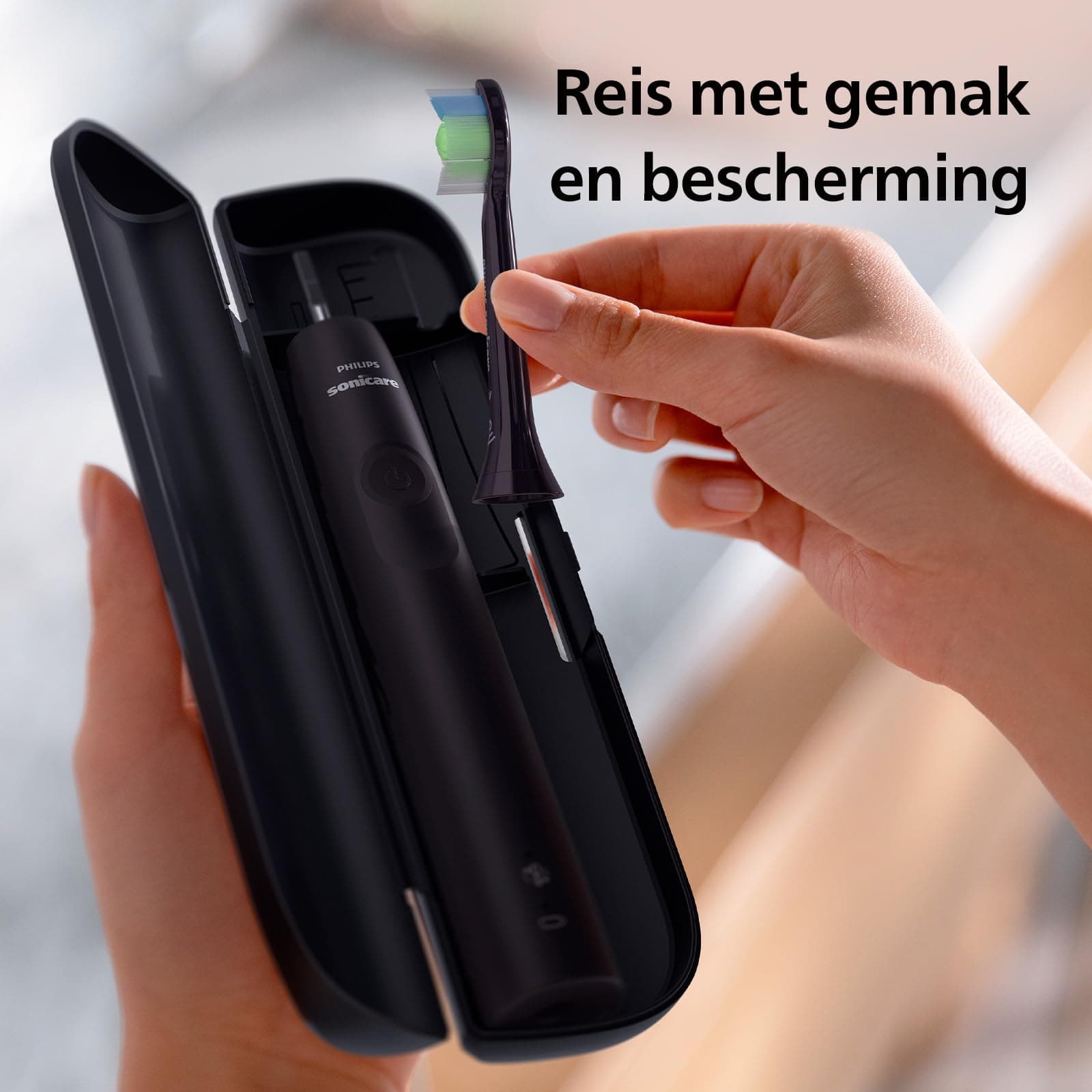 Philips Sonicare 4100 – elektrische tandenborstel voor volwassenen met 1 Philips W2 Optimal White Sonic-opzetborstel in zwart, slank reisetui en USB-oplader (model HX3683/54) thumbnail 7