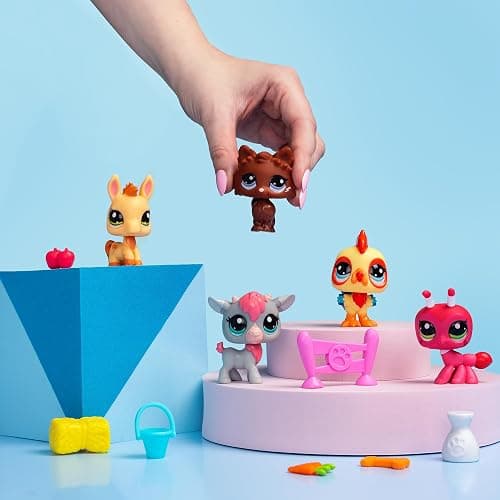 Littlest Pet Shop Farm Besties Collector Set - Gen 7 Bobble Head Pets #56-60, Imagination Toy for Kids 4+ thumbnail 2
