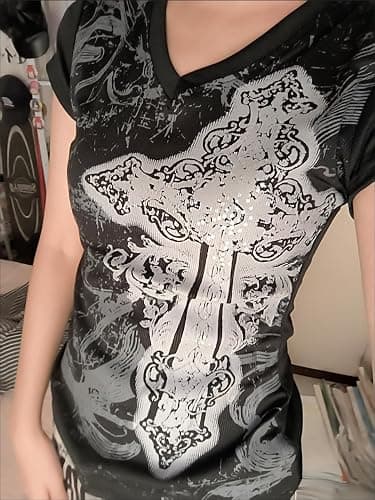 Womens Y2K Gothic Graphic V-Neck Slim Fit T-Shirt Grunge Vintage Short Sleeve Trendy Crop Tops thumbnail 3