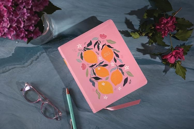 NIV, Journal the Word Bible (Perfect for Note-Taking), Double-Column, Leathersoft, Pink, Red Letter, Comfort Print: Reflect, Take Notes, or Create Art Next to Your Favorite Verses thumbnail 3