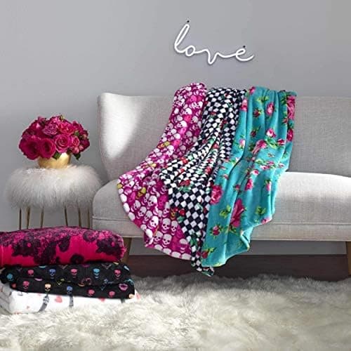 Betsey Johnson - Throw Blanket, Buttery-Soft Throw Blanket for Couch or Bed, Boldly Plush & Oversized Bedding (Betsey Signature, 50" x 70") thumbnail 2