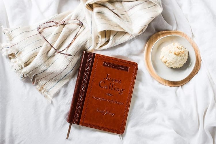 Jesus Calling, Large Text Brown Leathersoft, with Full Scriptures: Enjoying Peace in His Presence (A 365-Day Devotional) thumbnail 3