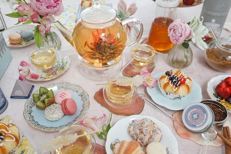 Teabloom Complete Tea Set – Glass Teapot (40 oz), Loose Tea Glass Infuser, 4 Insulated Glass Teacups, Tea Warmer, and 12 Flowering Teas – Elegant Blooming Tea Gift Set thumbnail 3