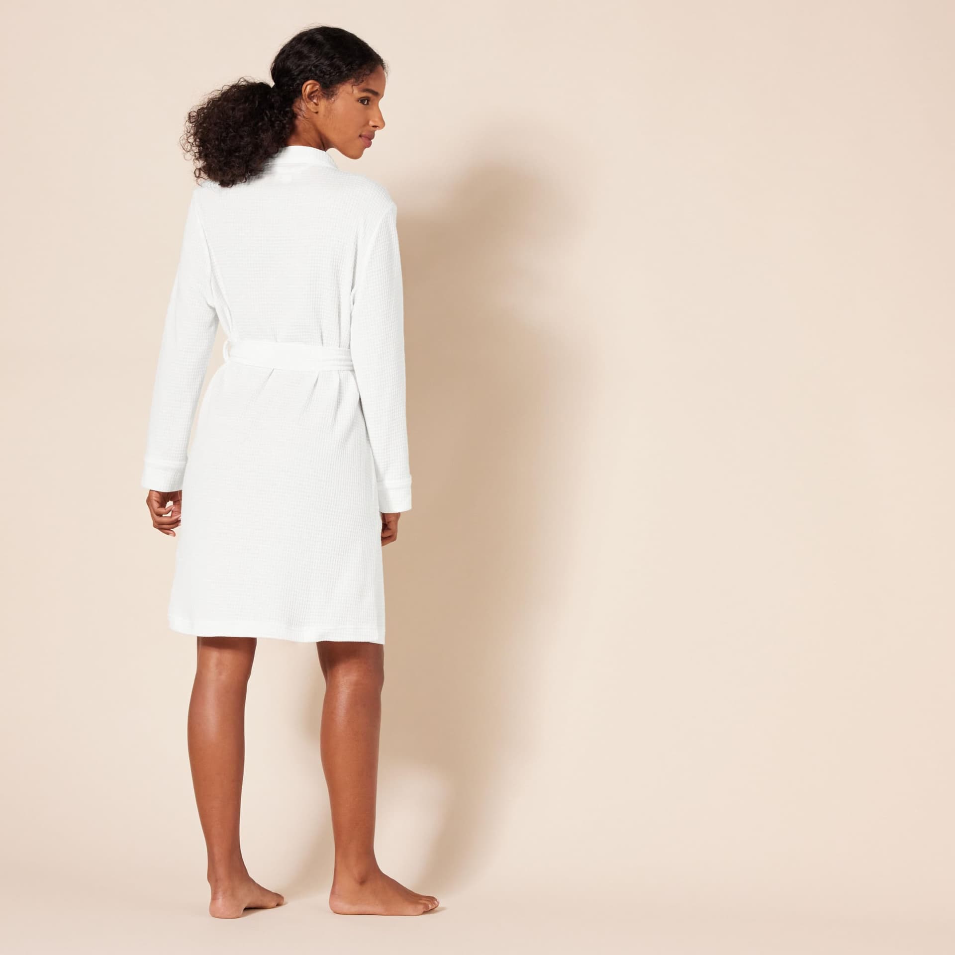 Amazon Essentials Women's Lightweight Waffle Mid-Length Robe (Available in Plus Size) thumbnail 3