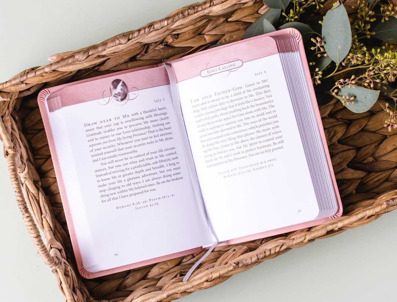 Jesus Calling Deluxe Edition [Pink]: Enjoying Peace in His Presence (a 365-Day Devotional) - The Perfect Christian Christmas Gift for Women thumbnail 2