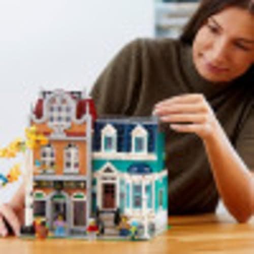 LEGO Creator Expert Bookshop 10270 Modular Building, Home Décor Display Set for Collectors, Advanced Collection, Gift Idea for 16 Plus Year Olds thumbnail 2