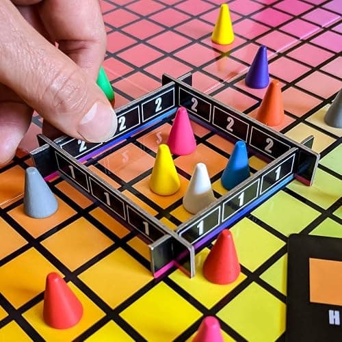 The OP Usaopoly | Hues and Cues Multilingue Jeu de Société en Francais Multilingue pour Toute la Famille | Jeu de Fête pour 3-10 Joueurs | Reliez Les Indices de 480 Cases Colorées thumbnail 2