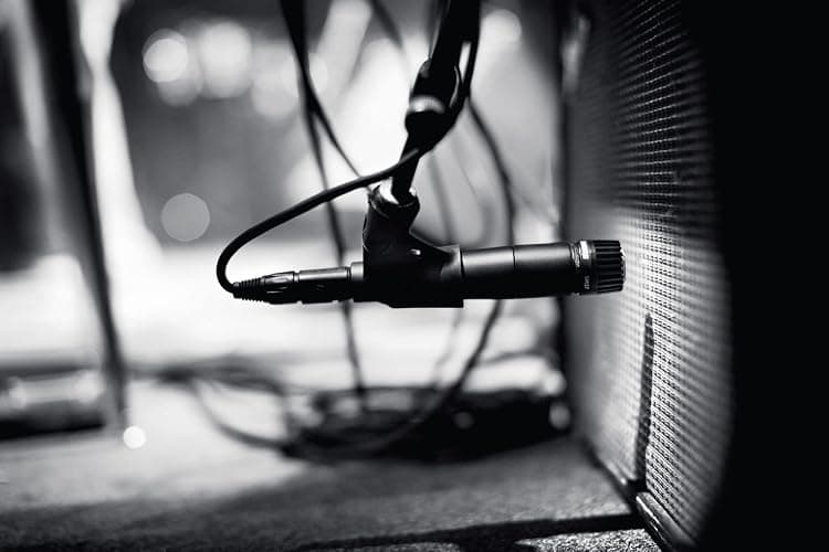 Shure SM57 Dynamic Microphone – Wired Cardioid XLR Instrument Handheld Mic for Guitar Amplifiers, Snare Drum, Percussion, Live Sound & Studio Recording, Black thumbnail 10