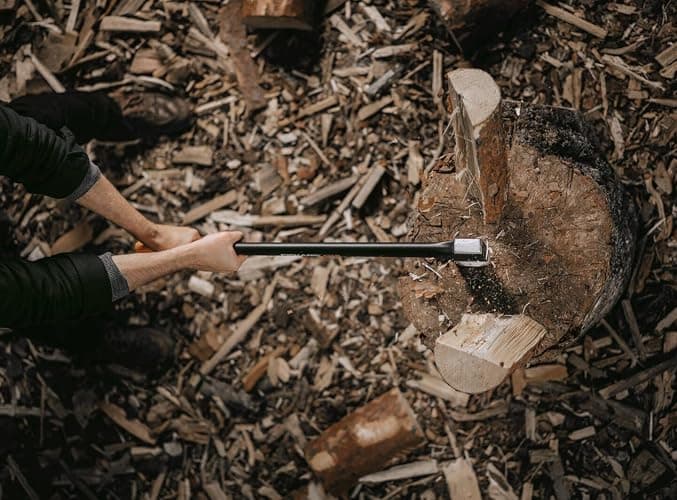 Fiskars Splitting Axe XL X25, 2.5 kg, incl. storage and carrying case, Length: 77 cm, Non-stick high Steel blade covering/fibreglass handle, Black/Orange, 1055683 thumbnail 8