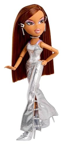 Bratz Charmz Yasmin - Fashion Doll with Collectible Charm Bracelet, Includes Outfit & Accessories, Comes in a Display-Worthy Packaging, Customise and Collect thumbnail 4