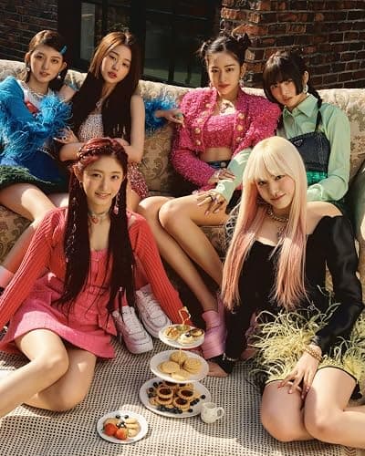 IVE LOVE DIVE 2nd Single Album Ver. 96p PhotoBook+1p PhotoCard+Heart Hologram Card+Tracking Sealed thumbnail 7