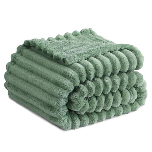 RUIKASI Fleece Throw Blanket for Sofa - Single Fluffy Green Throws for Sofas Large, Soft Warm Blanket Throw for Couch, Luxury Decorative Ribbed Bed Blanket 130x150cm - Throw/Single - Green - Image 1