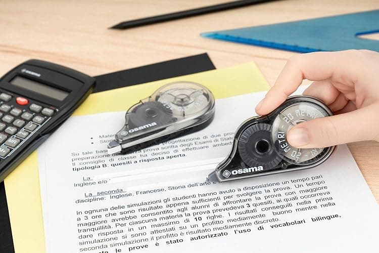 Osama – Korrekturroller, 2 Stücke, 20 M – Korrekturband Ideal für Schule, Büro und Uni – Korrekturmaus Nützliches Set für Schreib und Schulbedarf, Gleitend und Abdeckend, Langanhaltend thumbnail 2