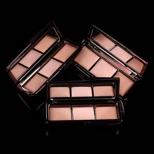 Hourglass Ambient Lighting Palette. Three-Shade Highlighting Palette for Your Best Complexion.Cruelty-Free and Vegan thumbnail 2