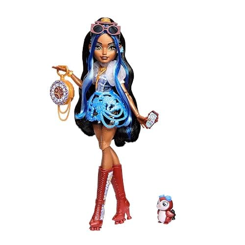Monster High Poupée Robecca Steam avec chemisier bleu, short noir, pingouin de compagnie Capitaine Penny et 7 accessoires comme des lunettes d’aviateur, JMB81 - Image 1