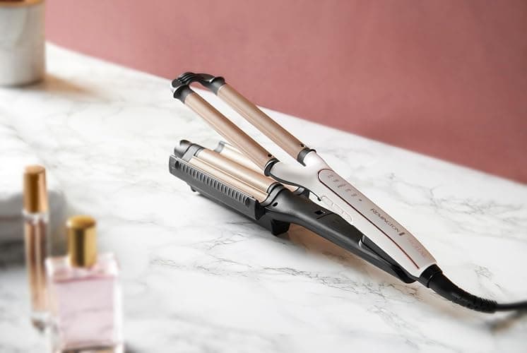 Remington Welleneisen [Testsieger] ProLuxe 4-in-1 Lockenstab: Beach, natürlich Wellen, Wasserwellen, (Dig. Display, Temperatureinstellung bis 210°C) Kreppeisen, Multistyler CI91AW, Weiße Rose thumbnail 2