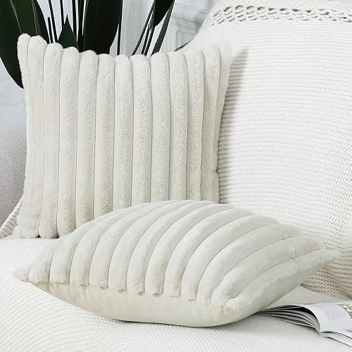 Madizz Lot de 2 Housses de Coussin en Peluche en Fausse Fourrure Housse de Coussin décorative Douce à Rayures moelleuses pour Coussin de Chambre à Coucher de canapé Blanc grisâtre 40 x 40 cm thumbnail 3