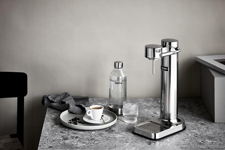 Aarke Carbonator 3, Wassersprudler aus Edelstahl im modernen Edelstahl Finish mit 2x BPA-freier 1L PET-Flasche, Sprudelwasserbereiter für Leitungswasser, kompatibel mit 60L CO2-Zylindern thumbnail 4