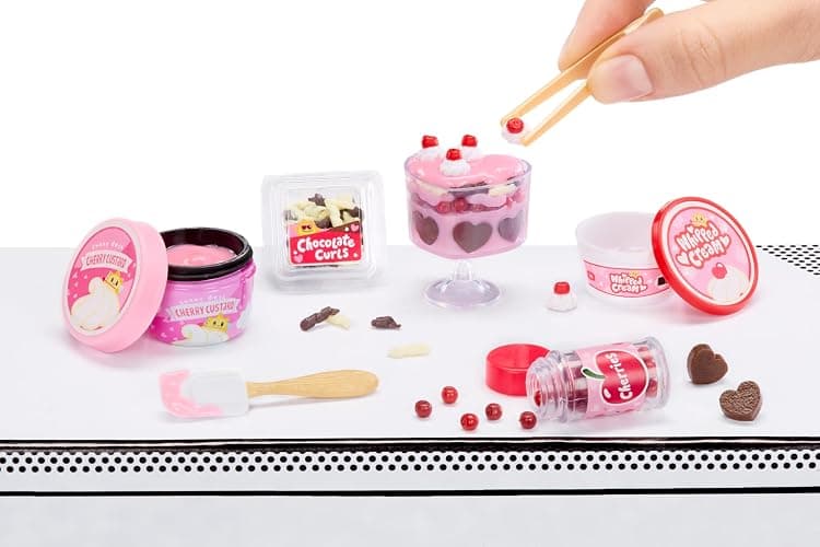 MGA's Miniverse Make It Mini with Love – Mini-Sammlerstücke, DIY Kunstharz-Bastelspiel, Valentinstag-Serie, Nachgebildete Lebensmittel, Nicht Essbar - für Sammler & Kinder ab 8 Jahren thumbnail 6