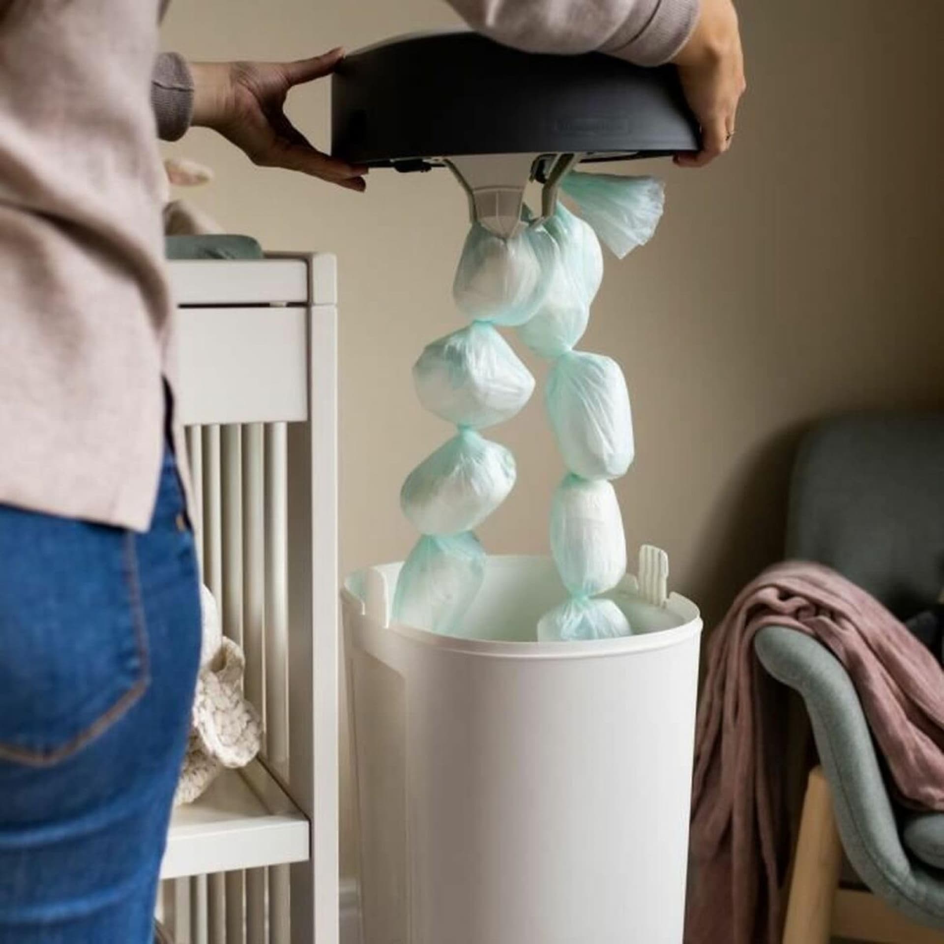 Tommee Tippee Twist and Click nappy bin, size XL, for up to 60 diapers, more environmentally friendly system thumbnail 4