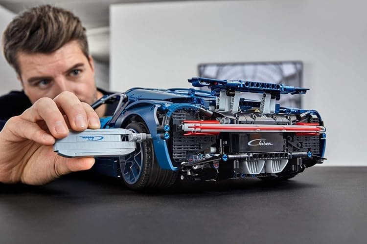 LEGO 42083 Technic Bugatti Chiron thumbnail 2