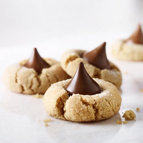 HERSHEY'S KISSES Milk Chocolate Candy Bulk Party Pack, 30 oz | Hershey Kisses Bulk, Kosher and Gluten Free, Individually Wrapped for Candy Dishes, Parties and Baking, 30 oz thumbnail 6