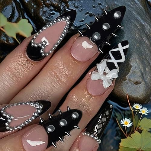 GlamRays 24 Stück Y2K Mittellange Almond Trage Press on Nails & False Nails, mit schwarzer breiter Französische Kanten, dekoriert mit Herzmuster und Legierungsperlen thumbnail 2