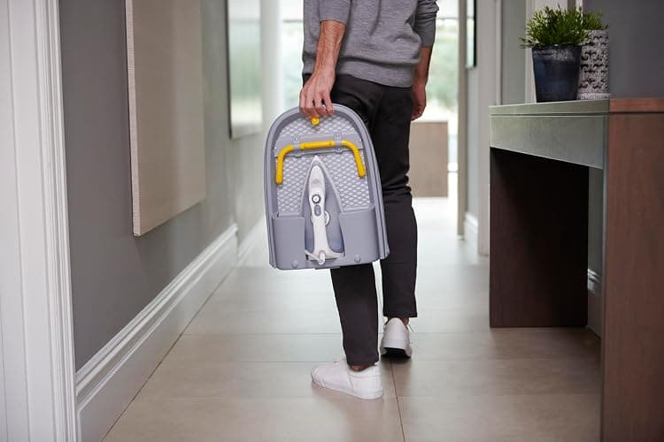 Joseph Joseph Pocket Planche à repasser pliante 90 x 33 cm avec Housse en Coton 100%, Rangement Compacte, Table Peu Encombrante, Porte-Fer Intégré, Gris/Jaune thumbnail 9