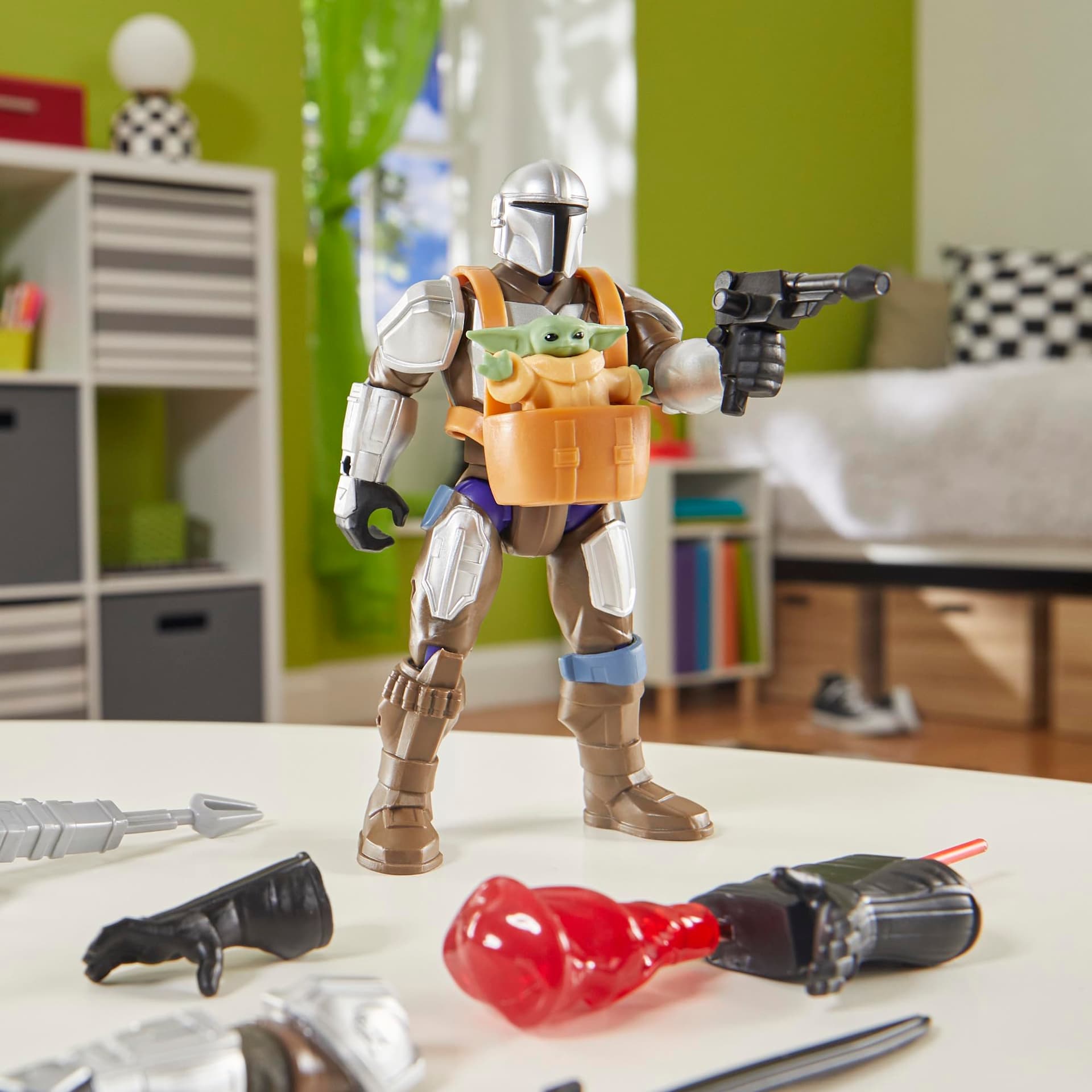 Star Wars Mixmashers Mando and Grogu DLX Figure thumbnail 6