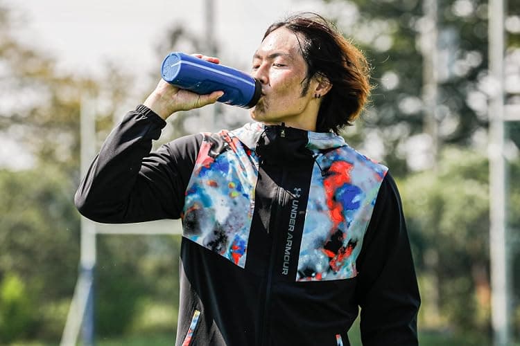 Under Armour Sideline Quetsch-Wasserflasche, entworfen mit Quick-Shot Deckel, schnelle und einfache Hydratation, 907 ml thumbnail 2