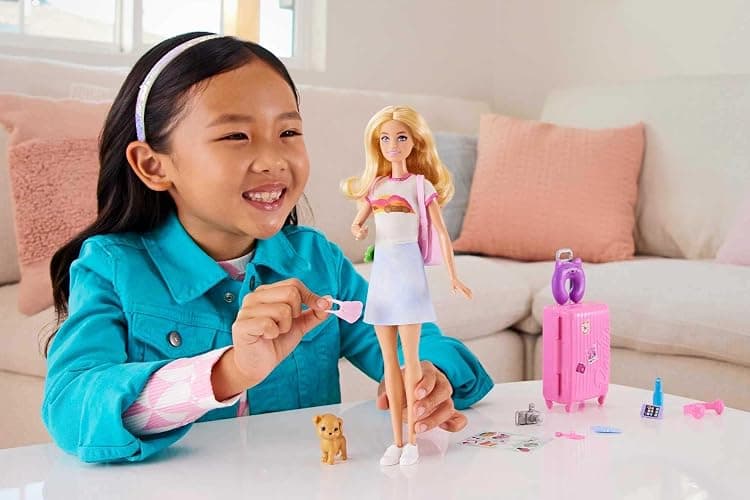 Barbie Doll & Accessories, Travel Set with Puppy and 10+ Pieces, Suitcase Opens & Closes, Barbie 'Malibu' with Blonde Hair thumbnail 2