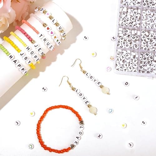 I LOVE MOM 2000 Stück Perlen zum Auffädeln, Buchstabenperlen A bis Z Schwarz Bunt Herzperlen, Alphabet Perlen für Armbänder für DIY Armbänder Bastelset Schmuckherstellung thumbnail 2