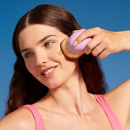 Isle of Paradise Shape and Glow Self Tan Blending Brush - Palm Sized, Streak Free Applicator for Face and Body thumbnail 3