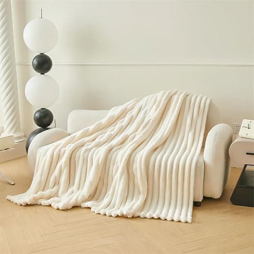 Kuscheldecke 150x200 cm - Warme Flausige Bettüberwurf Decke und Sofadecke - Ideale Geschenke für Mama, Frauen und Freundin (Beige, 150x200cm) thumbnail 3