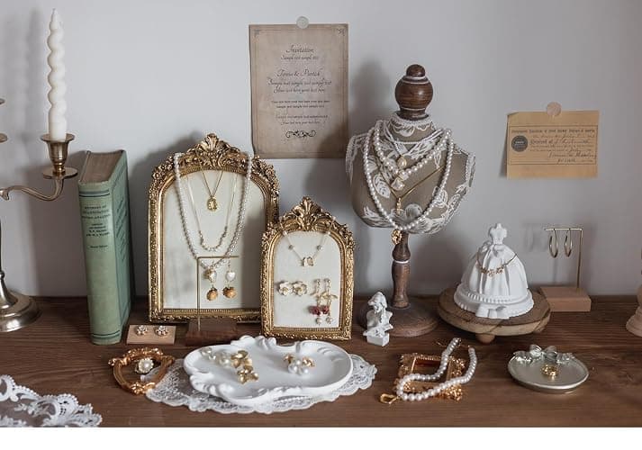 HSDDHOME Large Two-Piece Gold Resin Jewelry Display Stand, Vintage Photo Frame Earring Holder, Velvet Necklace Storage Box, Elegant Décor for Jewelry and Collectibles thumbnail 4