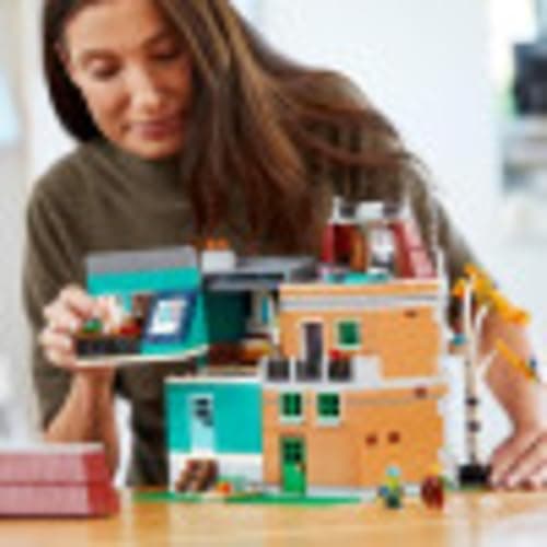 LEGO Creator Expert Bookshop 10270 Modular Building, Home Décor Display Set for Collectors, Advanced Collection, Gift Idea for 16 Plus Year Olds thumbnail 7