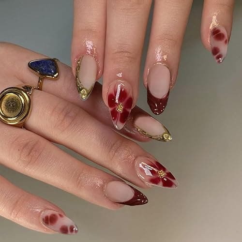 LunarCharm 24 Stück rote French-Tip-Aufdrücknägel, kurze mandelförmige Kunstnägel mit 3D-Goldstreifen-Perlendesign, Blumen-Kunstnägel, Acryl-Nagelspitzen zum Aufkleben thumbnail 5