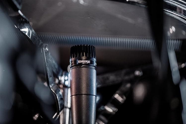 Shure SM57 Dynamic Microphone – Wired Cardioid XLR Instrument Handheld Mic for Guitar Amplifiers, Snare Drum, Percussion, Live Sound & Studio Recording, Black thumbnail 11