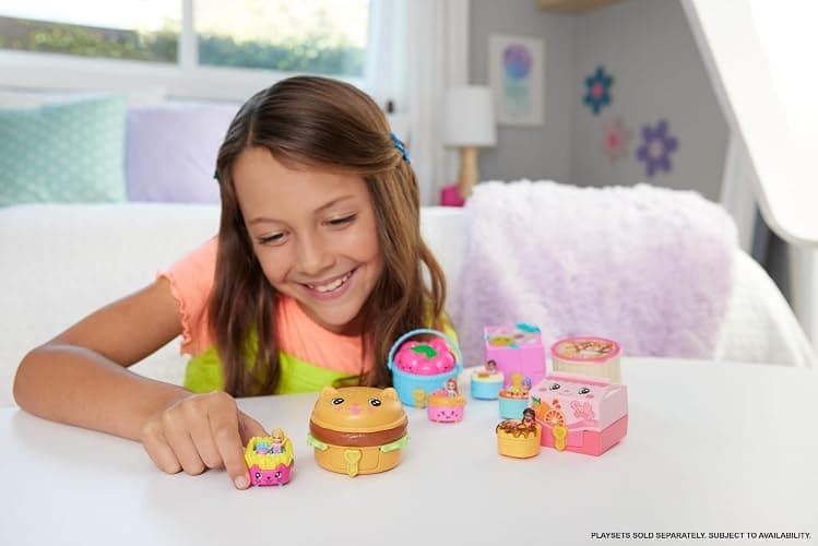 ​Polly Pocket Micro Dolls & Compacts with Toy Cars, Food Theme Vehicle Collection, Tiny Take Out Reveal Assortment with Surprises thumbnail 2
