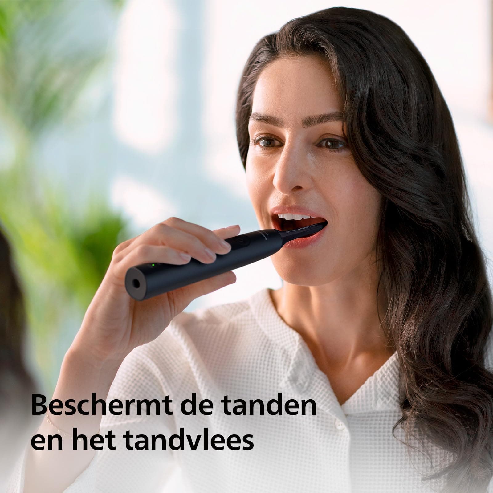 Philips Sonicare 4100 – elektrische tandenborstel voor volwassenen met 1 Philips W2 Optimal White Sonic-opzetborstel in zwart, slank reisetui en USB-oplader (model HX3683/54) thumbnail 4