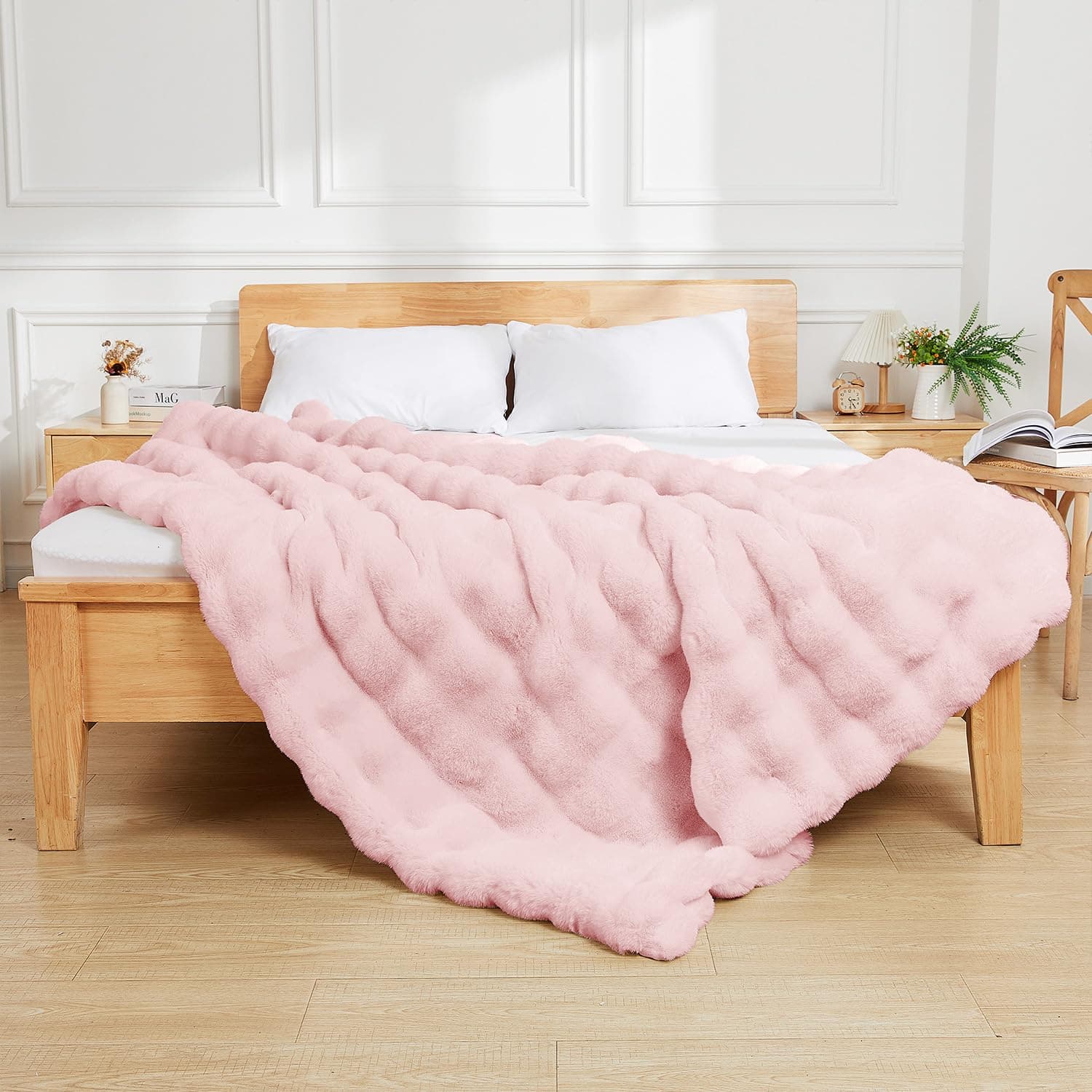 Latepis Pink Faux Fur Throw Blanket for Couch Bubble Cute Soft Warm Comforter Thick Furry Blanket for Sofa Bedroom Cozy Blankets for Women Gift Luxury Blanket for All Seasons 50''x60'', 860gsm thumbnail 2