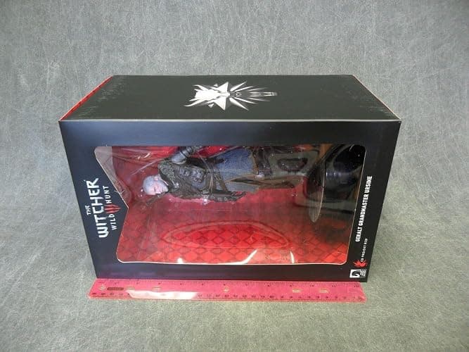 Dark Horse Deluxe The Witcher 3: Wild Hunt: Geralt Grandmaster Ursine Figure thumbnail 8