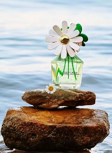 Marc Jacobs Daisy Wild Eau de Parfum 3.3 fl. Oz thumbnail 7