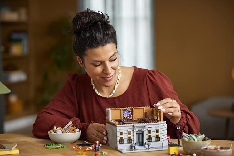 LEGO Marvel Sanctum Sanctorum 76218, 3-Story Modular Building Set, Avengers Movie Collectible, 9 Minifigures Including Doctor Strange, Wong, Spider-Man, Iron Man and The Scarlet Witch thumbnail 6