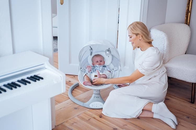MoMi KENANI Transat balancelle jusqu’à 9 kg, pliable, télécommande et Bluetooth pour smartphone, alimentation piles et secteur, harnais de sécurité 5 points, pare-soleil, moustiquaire thumbnail 10