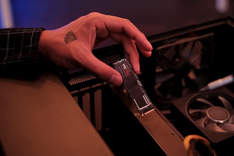 SAMSUNG 990 PRO SSD 1TB PCIe 4.0 M.2 2280 Internal Solid State Hard Drive, Seq. Read Speeds Up to 7,450 MB/s for High End Computing, Gaming, and Heavy Duty Workstations, MZ-V9P1T0B/AM thumbnail 9